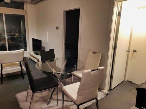 Furnished 1 Bedroom In East Village By Signature Suites Ltd YYC Eksteriør billede
