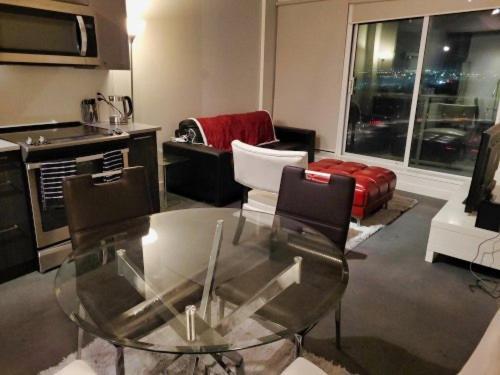 Furnished 1 Bedroom In East Village By Signature Suites Ltd YYC Eksteriør billede